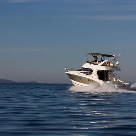 Botel Jeanneau Prestige 440- Biofarm *