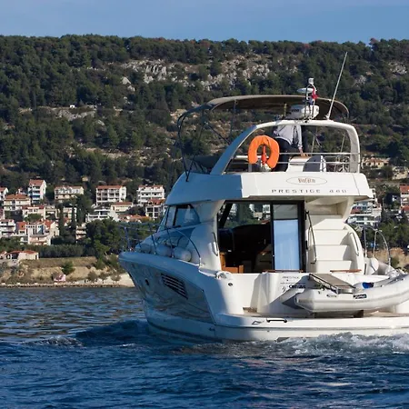 Botel Jeanneau Prestige 440- Biofarm